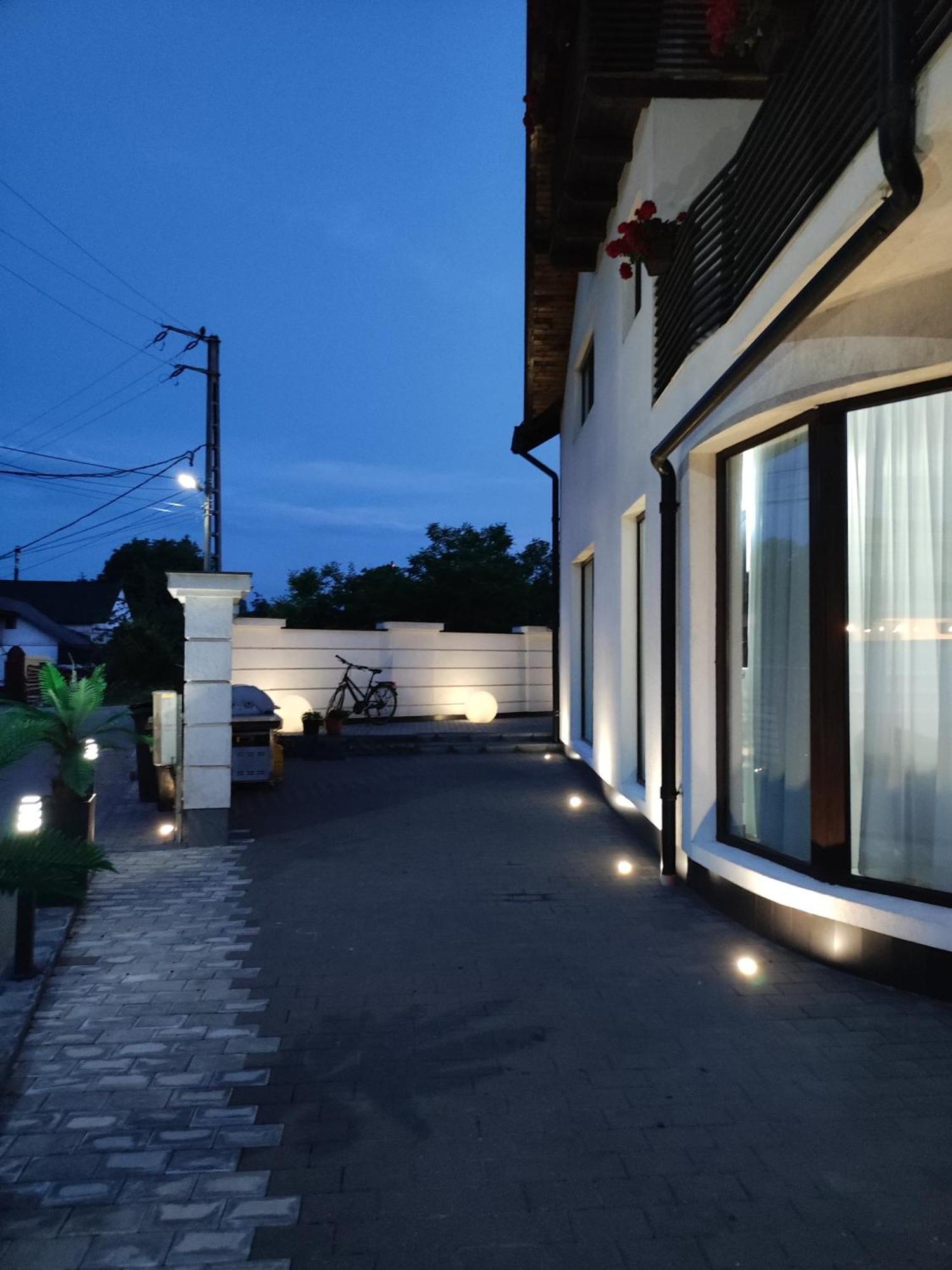 Regal Guest House Sighetu Marmaţiei Exterior foto